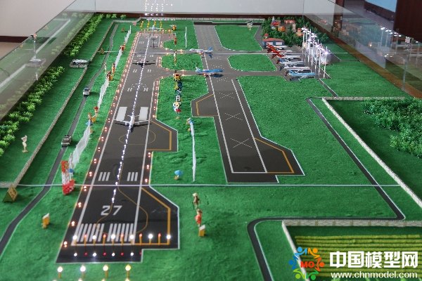 呼倫貝爾機(jī)場(chǎng)開(kāi)發(fā)制作“鳥(niǎo)擊防范沙盤(pán)模型”