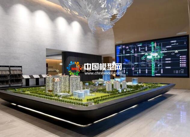 售樓部里的區(qū)位沙盤材質(zhì)各異，不同風(fēng)格而定
