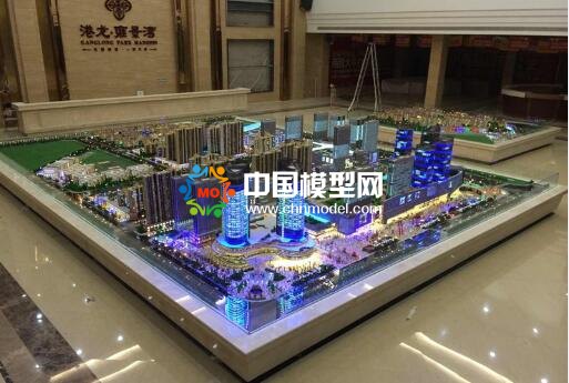 建筑模型是沙盤的一個部分，沙盤模型內(nèi)容更廣